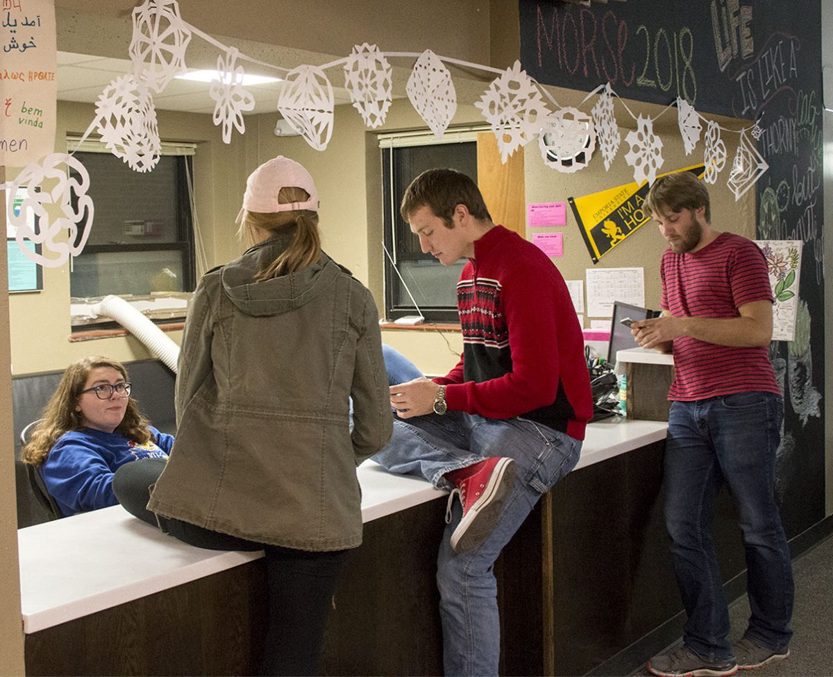 Megan Choate, senior psychology major, Ruth Daniel, freshman elementary education major, Alex McAnerney, junior accounting major and Quienton Hett, junior earth science major, talk at the Morse Welcome Desk last night.