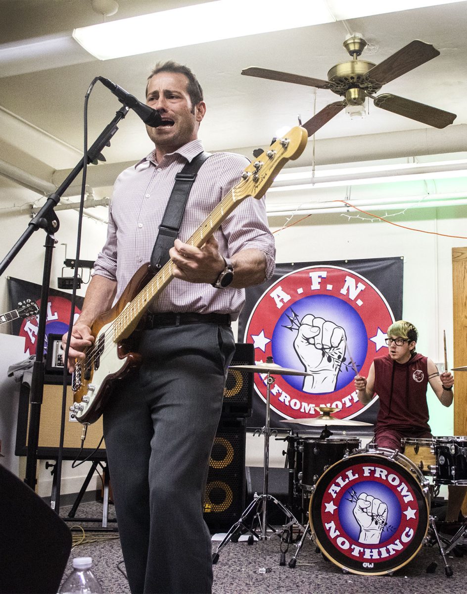 Jeff Kitselmen, cantante y Sage Thurston, guitarrista tocando los tambores y estudiante de &#250;ltimo a&#241;o en m&#250;sica, ensayan el jueves pasado en 101 W. 6th Ave. El grupo local, All From Nothing, se han escuchado en 104.9 y est&#225;n trabajando para sacar su primer disco.