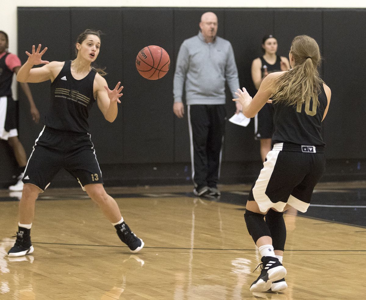 Women&#8217;s basketball fighting with 12-4 record